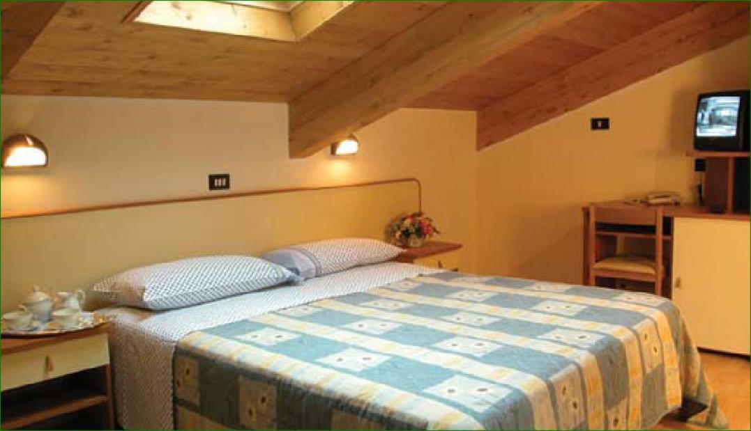 Hotel Verdemare Ріміні Екстер'єр фото