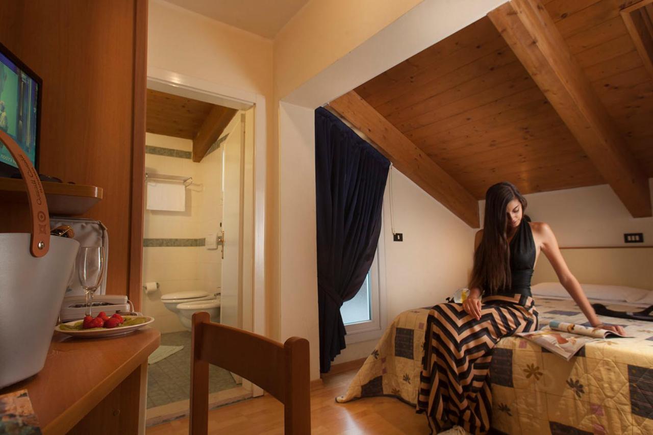Hotel Verdemare Ріміні Екстер'єр фото