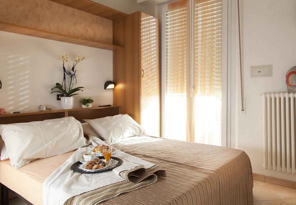 Hotel Verdemare Ріміні Екстер'єр фото
