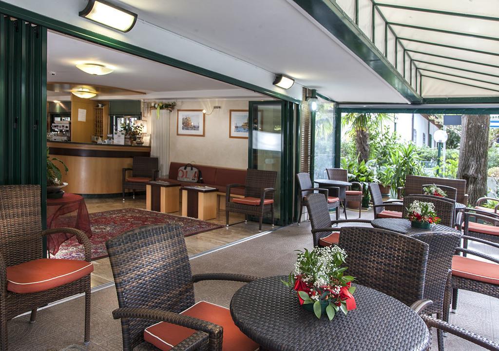 Hotel Verdemare Ріміні Екстер'єр фото