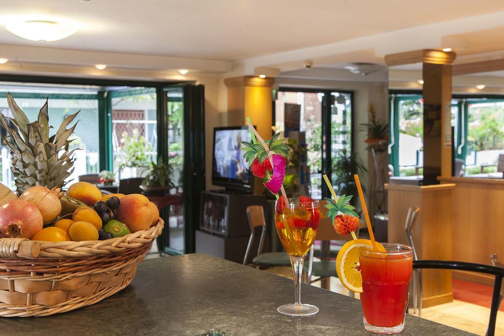 Hotel Verdemare Ріміні Екстер'єр фото