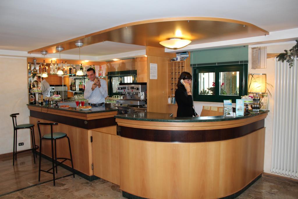 Hotel Verdemare Ріміні Екстер'єр фото
