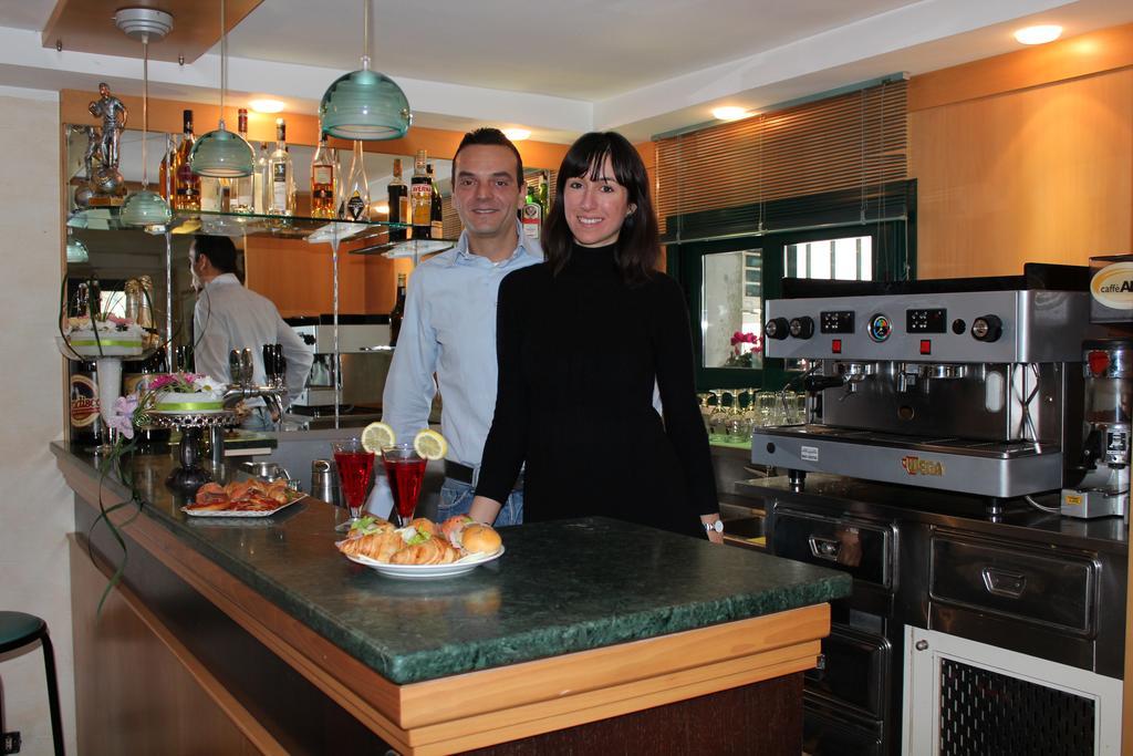 Hotel Verdemare Ріміні Екстер'єр фото