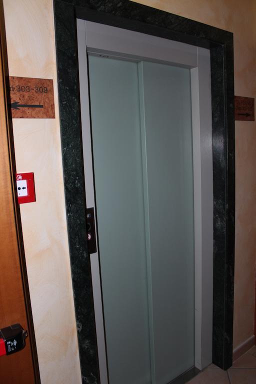Hotel Verdemare Ріміні Екстер'єр фото
