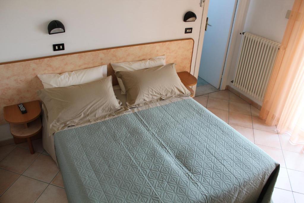 Hotel Verdemare Ріміні Номер фото